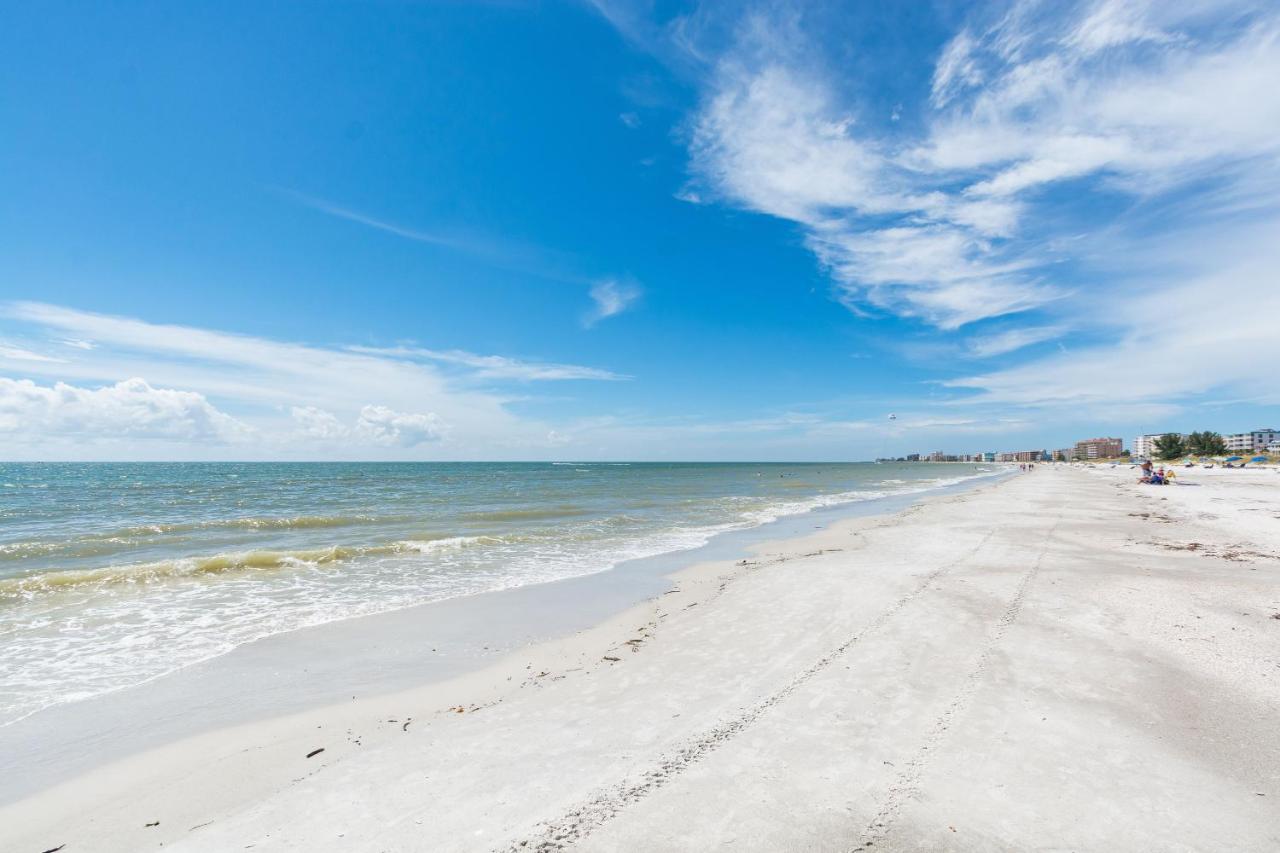 301 Sandy Shores Condos St. Pete Beach Buitenkant foto