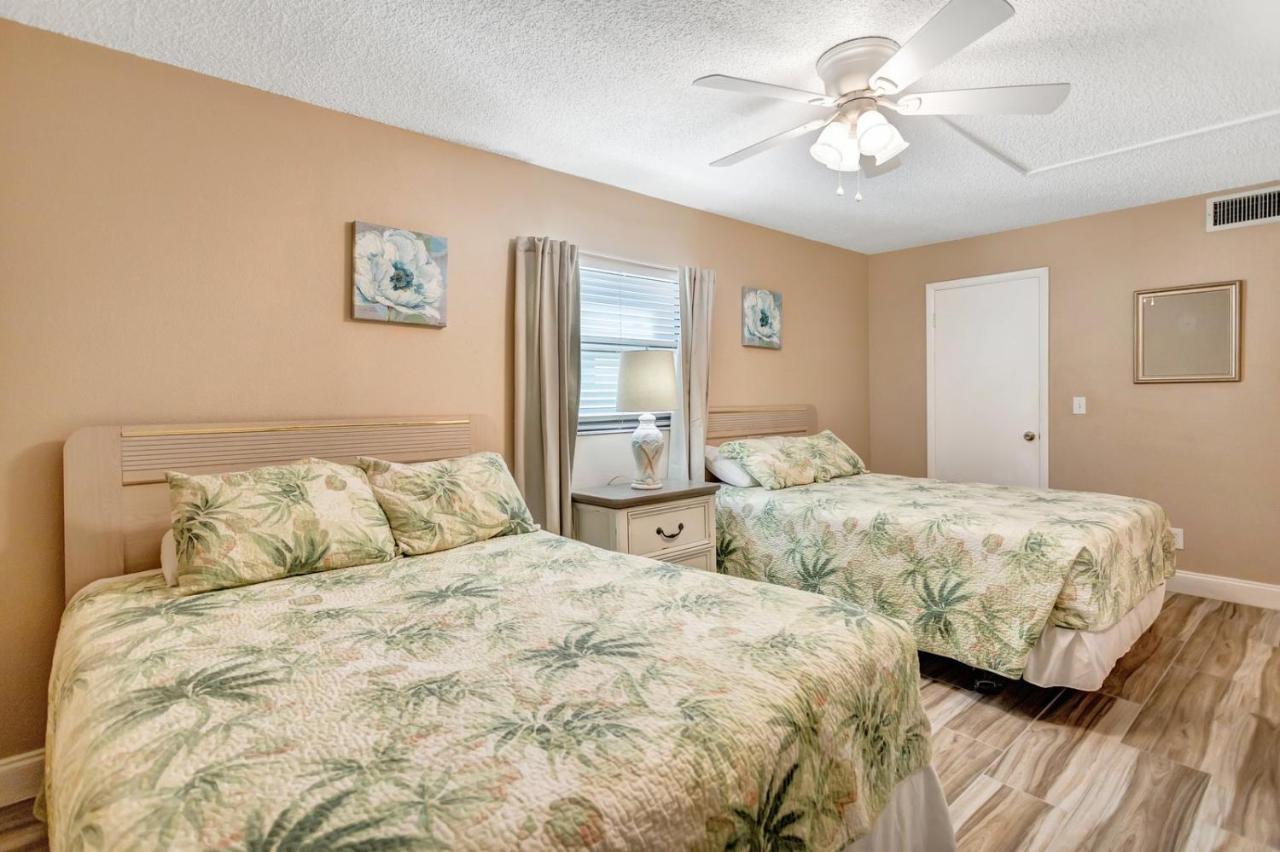 301 Sandy Shores Condos St. Pete Beach Buitenkant foto