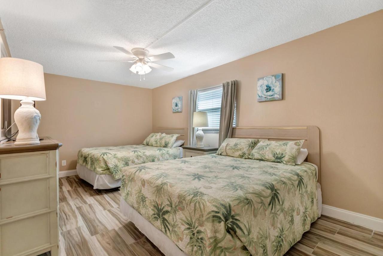 301 Sandy Shores Condos St. Pete Beach Buitenkant foto